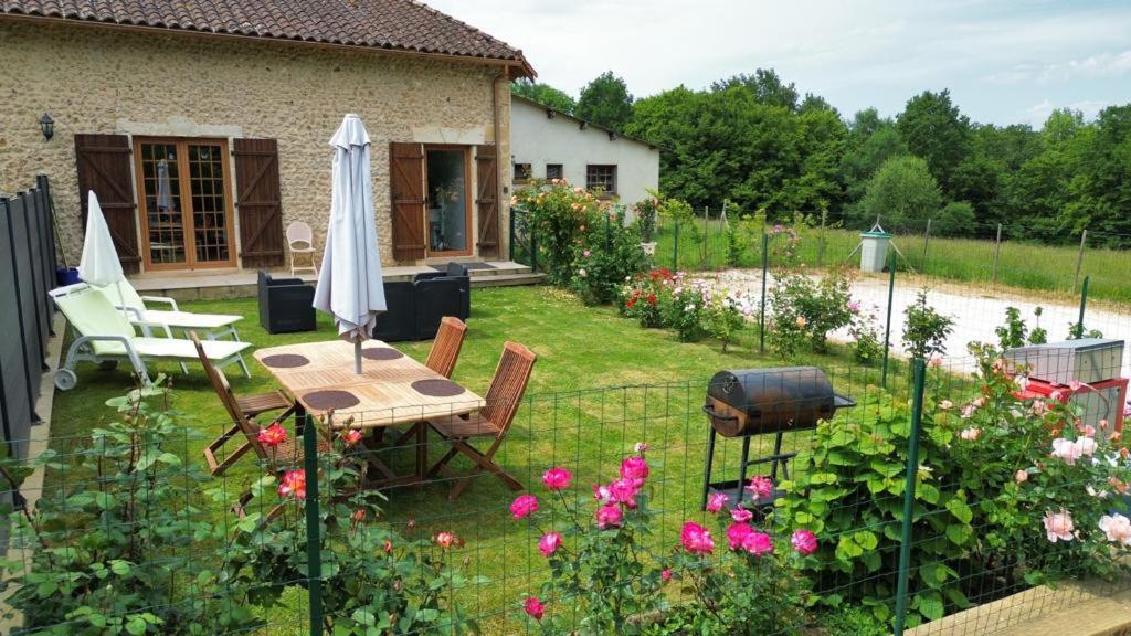 Апартаменты Chez Lucia A 15Min De Perigueux A 6Km Autoroute A89 Eglise-Neuve-de-Vergt Экстерьер фото